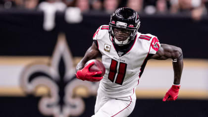 Atlanta Falcons wide receiver Julio Jones (11) celebrates his touchdown  with teammates Roddy White (84) and Jason Snelling during the first half of  the NFC Championship game agains the San Francisco 49ers