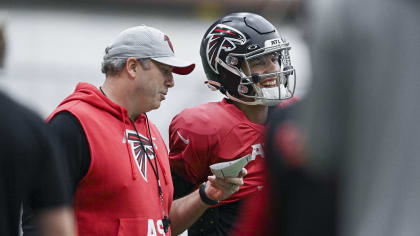 Kyle Pitts: Desmond Ridder grabbing Falcons 'by the reins' as starting  quarterback