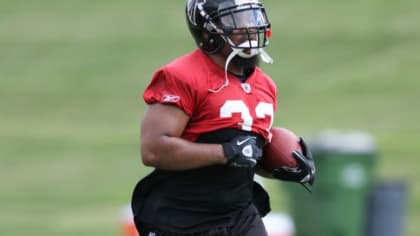 Atlanta Falcons running back Michael Turner catches a pass before