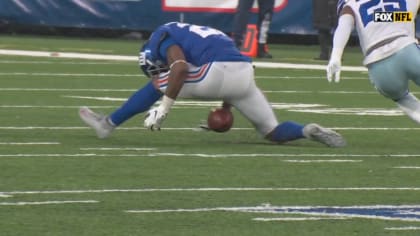 Wayne Gallman avoids costly turnover falling on his own fumble