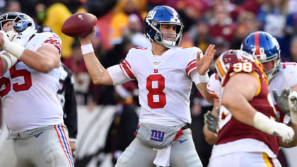 New York Giants receiver Ed McCaffrey snares a 17-yard pass from  quarterback Jeff Hostetler over Washington Redskins cornerback R. J.  Johnson (47) during the second quarter of game at RFK Stadium in