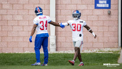 Darnay Holmes does it all on defense in big day at Giants camp