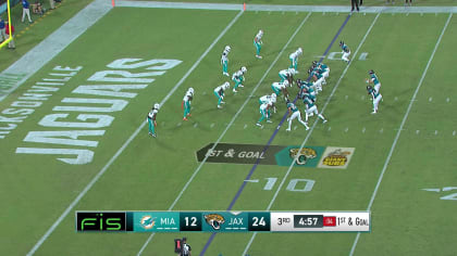 Miami Dolphins Skylar Thompson throws sideline dart to wide