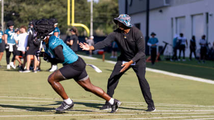 RB Travis Etienne named non-QB player Jaguars cannot afford to lose in 2023  - BVM Sports