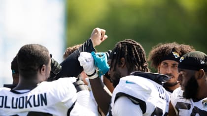 Jacksonville Jaguars linebacker Devin Lloyd (33) defends against the Dallas  Cowboys during an NFL Football game in Arlington, Texas, Saturday, August  12, 2023. (AP Photo/Michael Ainsworth Stock Photo - Alamy