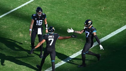 Lawrence rallies Jaguars from 27 down to beat Chargers 31-30 - Seattle  Sports