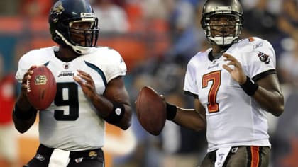 David Garrard of the Jacksonville Jaguars talks to Ben Roethlisberger  News Photo - Getty Images