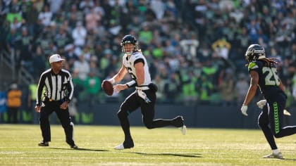 Seahawks snap losing skid with 31-7 thumping of Jaguars