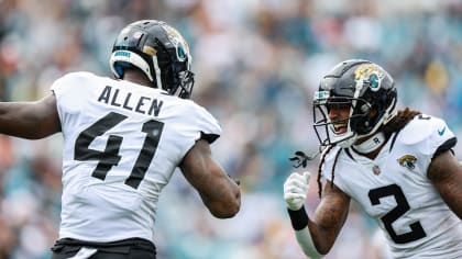 JACKSONVILLE, FL - SEPTEMBER 18: Jacksonville Jaguars linebacker Devin  Lloyd (33) during the game between the Indianapolis Colts and the  Jacksonville Jaguars on September 19, 2022 at TIAA Bank Field in  Jacksonville