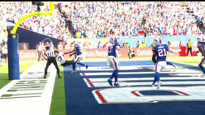 Zay Jones of the Las Vegas Raiders can't make the catch as Bobby