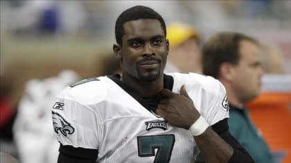 Michael Vick takes over for an injured Kevin Kolb