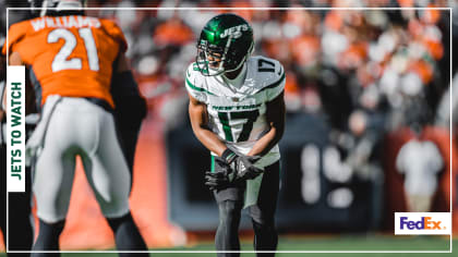 New York Jets linebacker C.J. Mosley snags Jets' second interception of  night vs. Kansas City Chiefs quarterback Patrick Mahomes before halftime