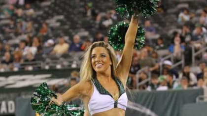 Eagles Cheerleaders on Gameday: New York Giants