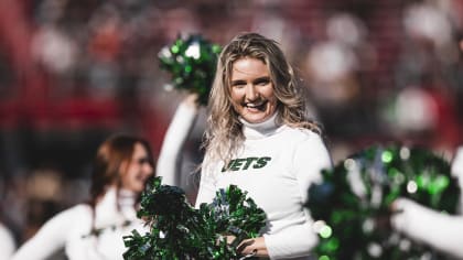 Jets Flight Crew cheerleaders put on spectacular holiday halftime  performance at MetLife Stadium (PHOTOS) 