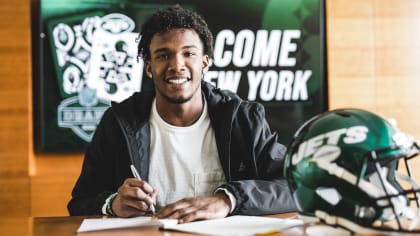 New York Jets: Garrett Wilson 2022 Poster - Officially Licensed NFL Re