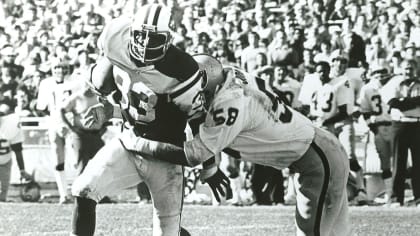 Running back Kevin Long breaks a tackle during the Jets' 28-19 win over the Oakland Raiders on October 21, 1979 at Shea Stadium.LongKactionI