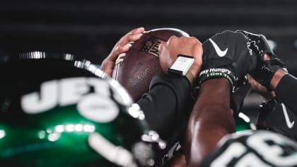 NY Jets OT Mekhi Becton continues to inspire fans on social media