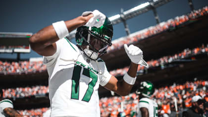 Jets Showed Off Their Sweet New Throwback Uniforms and NFL Fans