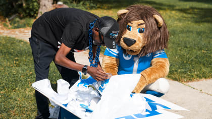 Video: Amon-Ra St. Brown, Anthony Pittman share special moment with Lions  fan, cancer survivor - Pride Of Detroit