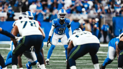 Devin Taylor stuns Detroit Lions teammates with Christmas suit