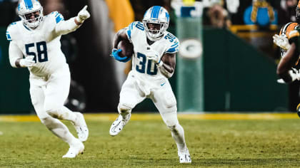 Detroit Lions offensive tackle Dan Skipper (70) blocks Washington