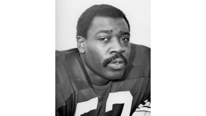 Linebacker Fred Carr, drafted by Vince Lombardi and a member of the Green  Bay Packers Hall of Fame, dies at 71 - ESPN