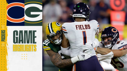 September 18, 2022: Chicago Bears quarterback Justin Fields (1) warming up  before the NFL football game between the Chicago Bears and the Green Bay  Packers at Lambeau Field in Green Bay, Wisconsin.