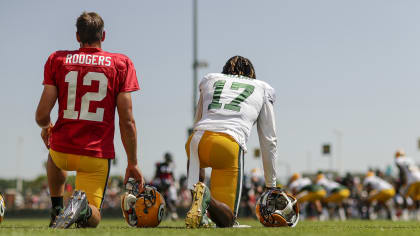 WATCH: Aaron Rodgers makes hairstyle change ahead of season opener