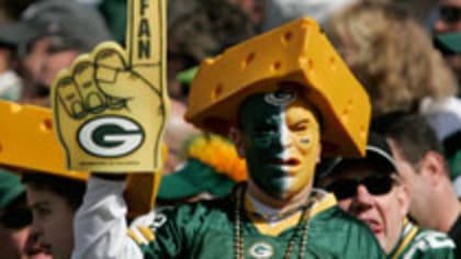 Packers fans brave the freezing cold in NFL playoffs. Here's how.