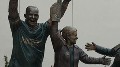 Lambeau Leap statue honors 20-year tradition