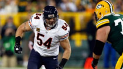 Brian Urlacher Retires After 13 Seasons With Bears - The New York Times