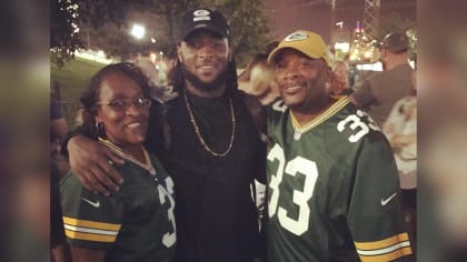 Family makes Aaron Jones feel at home on any football field