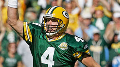 Report: Packers to retire Favre's number on Thanksgiving