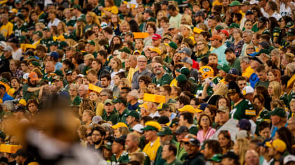 Packers crowd gets patriotic with huge American flag display