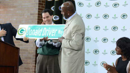 Retired Packers WR Donald Driver gets statue and street in Green Bay 