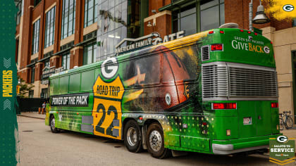 A Packers-themed tour bus rolled into Superior to meet Packer fans -   – With you for life