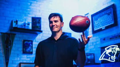 Carolina Panthers quarterback Jake Delhomme shows his feelins about the  Panthers play during the Cowboys-Panthers game November 23, 2003 at Texas  Stadium. The Cowboys defeated the Panthers 24-20. (UPI Photo/Ian Halperin  Stock