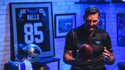 Meet former Panther Pro Bowl tight end Wesley Walls at Microsoft Store -  Charlotte On The Cheap