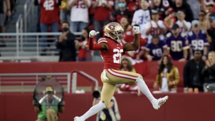 49ers: Robbie Gould warms up while player intros, cheerleaders are out