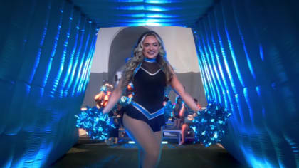 Charlotte, North Carolina, USA. 13th December, 2015. The Carolina Panthers  Topcats cheerleaders wearing a christmas costume during the NFL football  game between the Atlanta Falcons and the Carolina Panthers on Sunday, Dec.