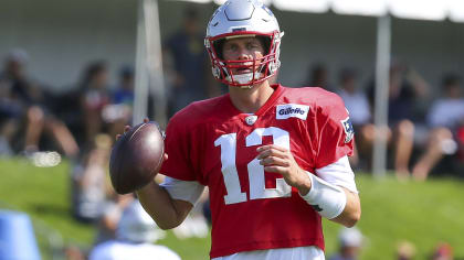 New England Patriots wide receiver Randy Moss awaits a pass during passing  camp at the Patriots football facility in Foxborough, Mass., Tuesday  morning, May 20, 2008. (AP Photo/Stephan Savoia Stock Photo - Alamy