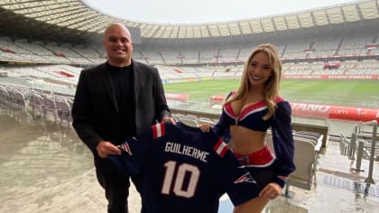 Brazilian Patriots Cheerleader Lara recently visited Brazil to spread some  Patriots cheer