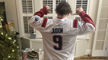 Patriots' Matthew Judon wins over Donovan Mitchell with red sleeves