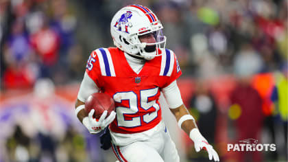 Foxborough, United States. 24th Dec, 2022. Cincinnati Bengals wide receiver  Ja'Marr Chase (1) runs the ball through New England Patriots linebacker  Ja'Whaun Bentley (8) during the first half of a game at