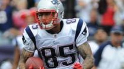 Former Pats WR Deion Branch stands by Aaron Hernandez