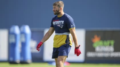 New England Patriots wide receiver Randy Moss awaits a pass during passing  camp at the Patriots football facility in Foxborough, Mass., Tuesday  morning, May 20, 2008. (AP Photo/Stephan Savoia Stock Photo - Alamy