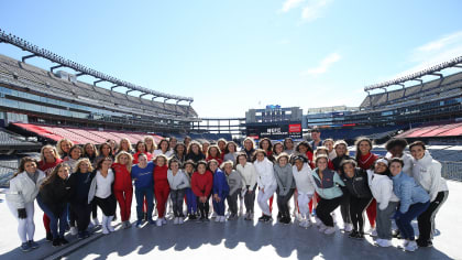 Foxborough, USA. 21st Dec, 2019. New England Patriots cheerleaders