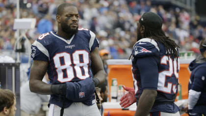 Patriots' Rob Gronkowski hopes Martellus Bennett 'breaks the bank