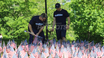 Volunteers plant 37,000 flags on Boston Common ahead of Memorial Day - The  Boston Globe