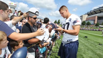 Ochocinco hits it off with new teammates at Patriots camp